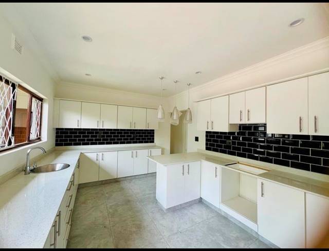 5 BEDROOM HOUSE FOR SALE IN GRAYLEIGH